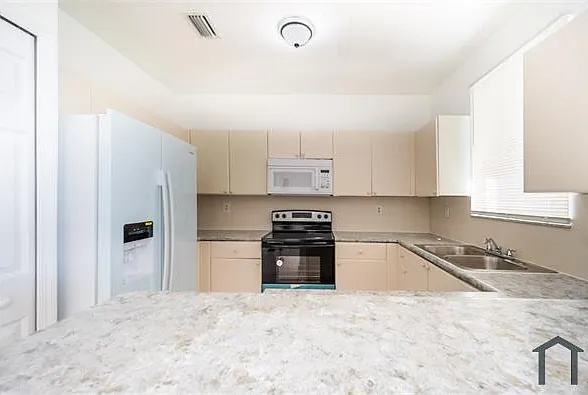 2752 SE 15th Pl — Photo 12