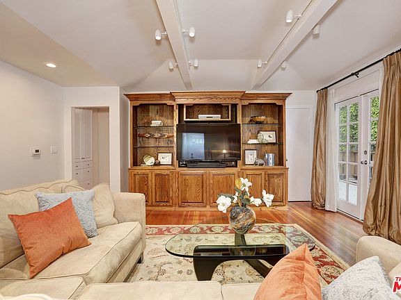 4th image of 1835 Benecia Ave