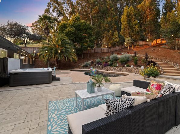 441 Fox Hills Ct, Oakland, CA 94605