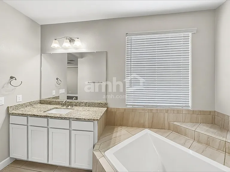 18264 W Thunderhill Pl — Photo 12
