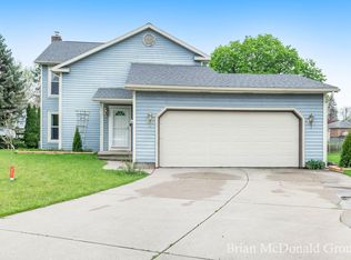 4709 Maple Hollow Ct SE, Kentwood, MI 49508