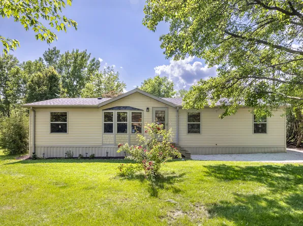 14171 N 2150 East Rd, Pontiac, IL 61764