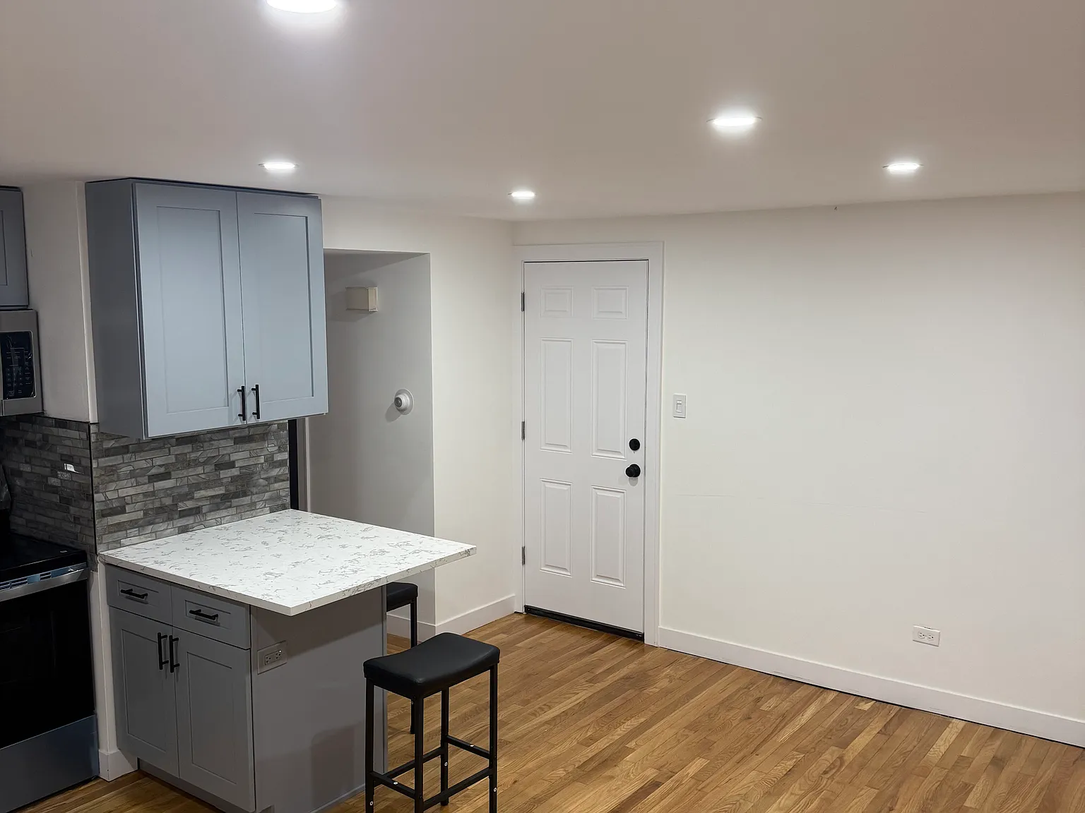 1 bed, 550 sqft, $1,500 — Photo 3