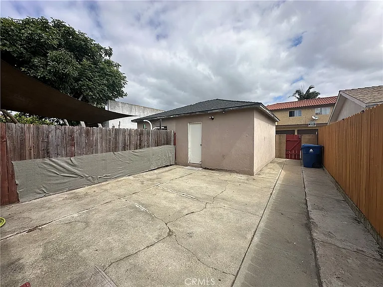 656 W 13th St — Photo 11