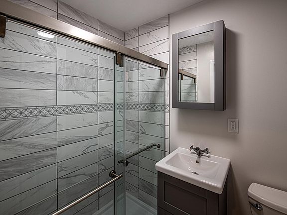 3rd image of 815 Race St APT 3