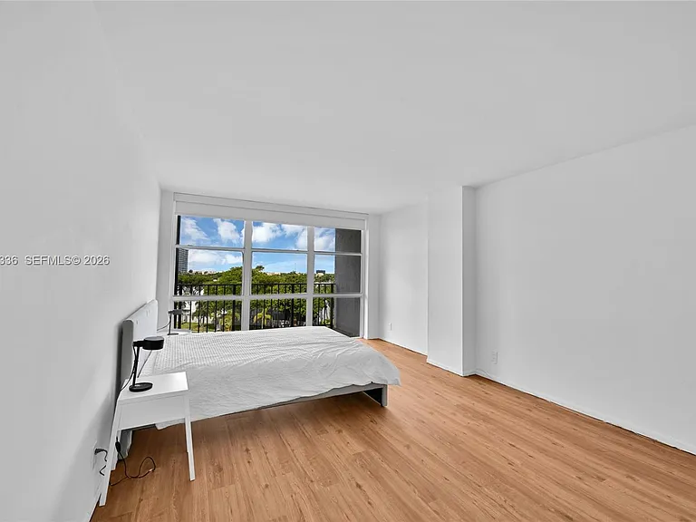 800 Parkview Dr #605 — Photo 19