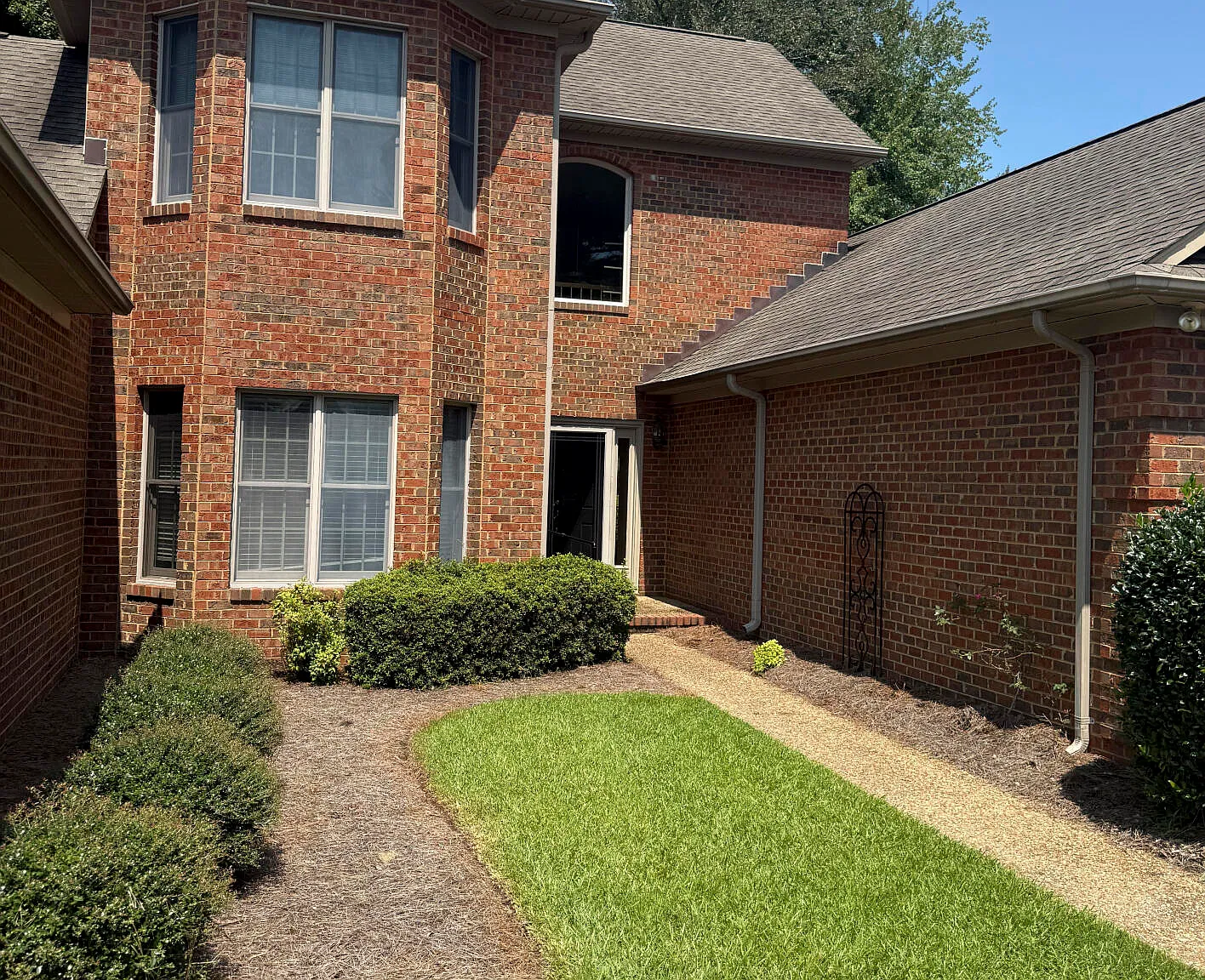 3 bed, 2.5 bath, $2,500 — Photo 2