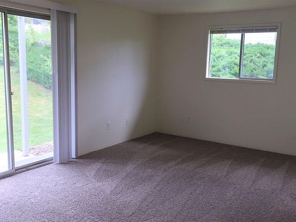 4th image of 703 11th St NE