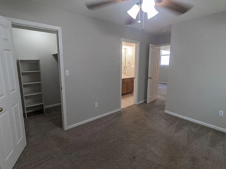 5569 E Pinehurst Ln — Photo 10
