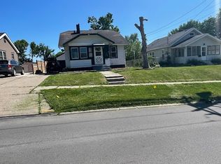 1325 N 4th Ave W, Newton, IA 50208