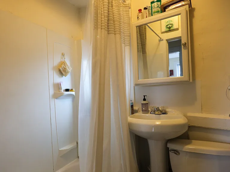 38 Jefferson St #1A — Photo 4