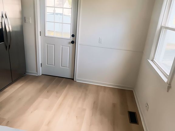 3rd image of 32 Fiske St