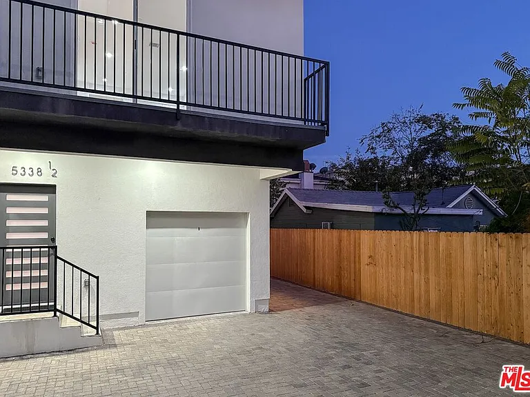 5340 Denny Ave — Photo 2