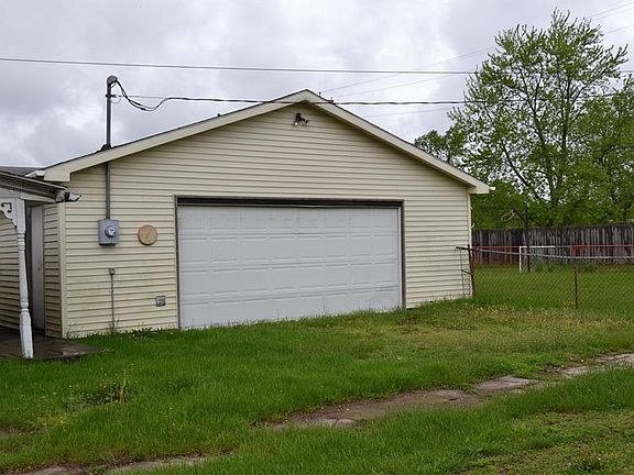 2nd image of 11814 Jefferson St