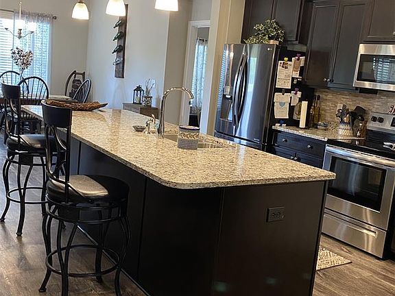 3rd image of 124 Shrewsberry Dr