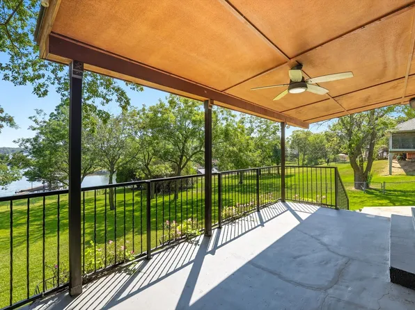 80 Bayside Cir, Gainesville, TX 76240
