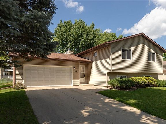 3rd image of 619 Chalet Dr NW