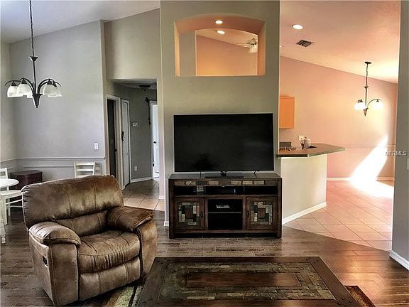5th image of 7842 Taplin Ave