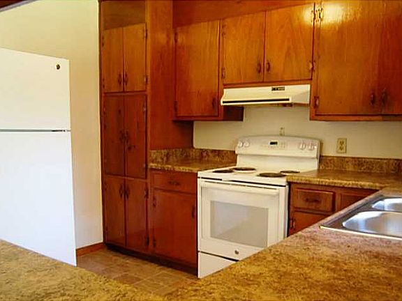 5th image of 448 Eastwood Dr