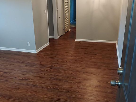 2nd image of 1905 S Elm St APT 9