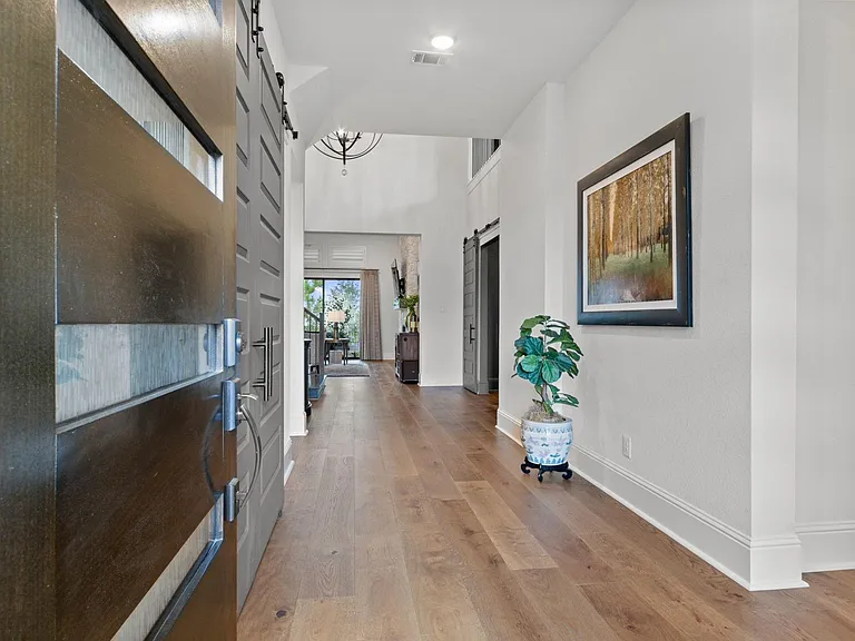 902 Falcon Hollow Ln — Photo 8