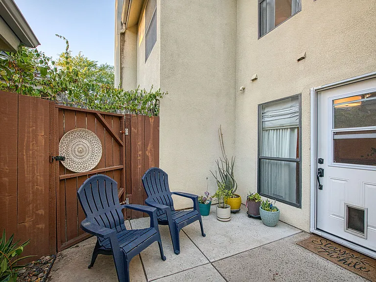 921 E Foxhill Dr — Photo 31