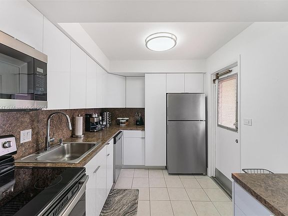 4th image of 447 NE 195th St APT 109