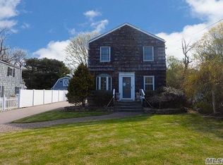 34 Fort Hill Rd, Huntington, NY 11743