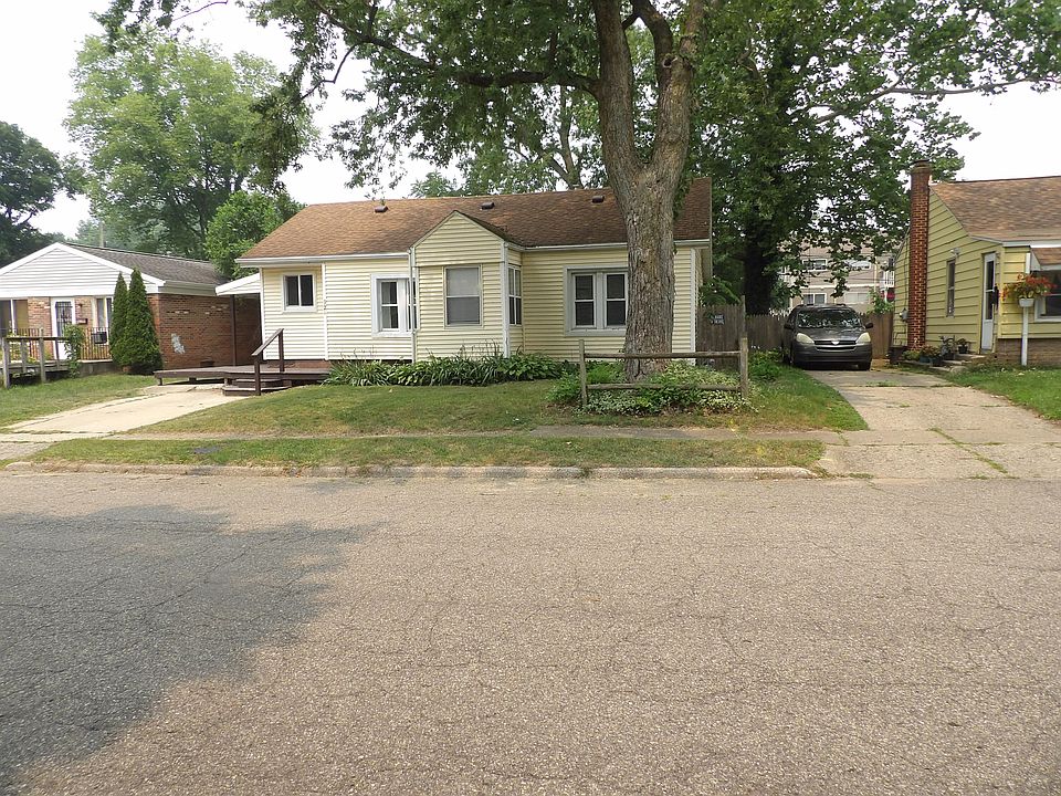 1st image of 921 Burns St