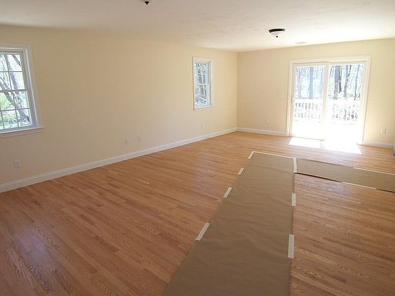 4th image of 160 Pine St