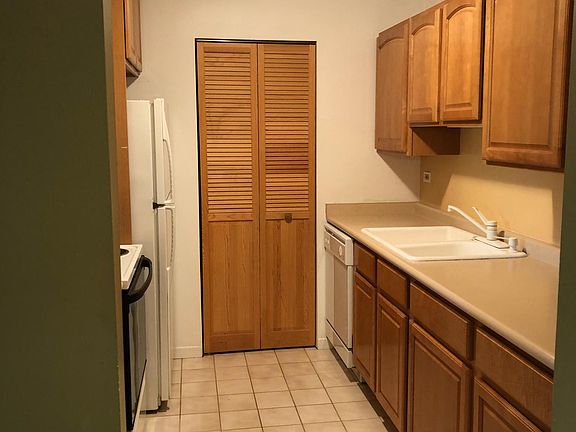 4th image of 980 N Lakeside Dr