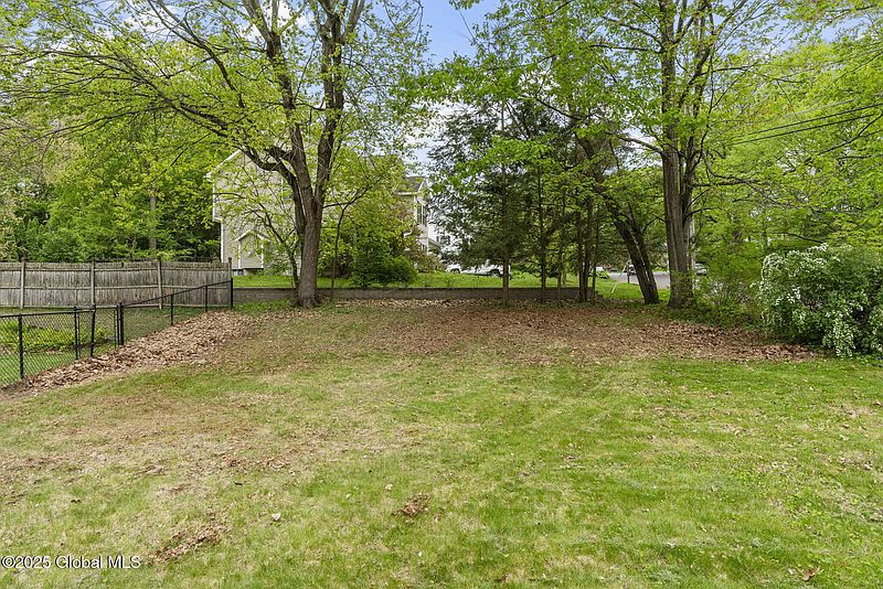 3rd image of 15 OakTree Lane