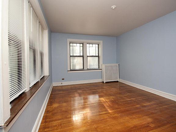 2nd image of 3503 W Sunnyside Ave #1