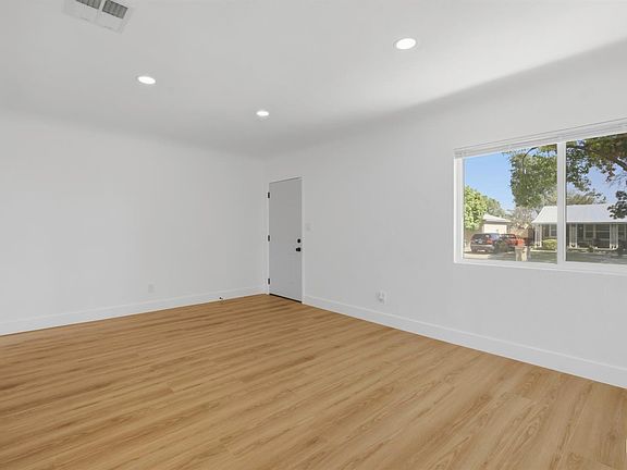 4th image of 610 Arvin St