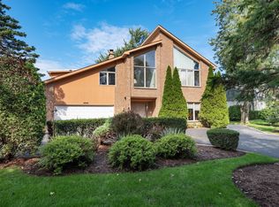 4050 Greenacre Dr, Northbrook, IL 60062