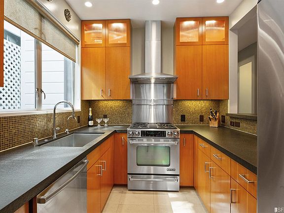 3rd image of 44 Ashbury St