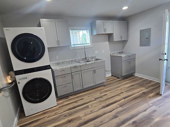 4th image of 767 N Belleview Pl
