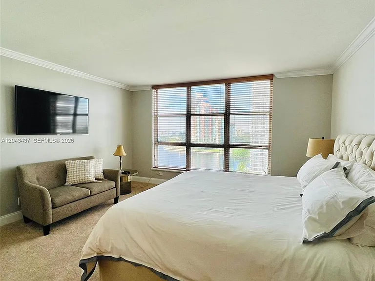 3600 Mystic Pointe Dr #1401 — Photo 12