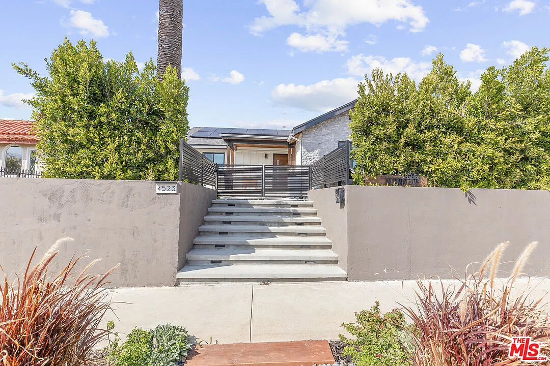 3 bed, 2.0 bath, 1360 sqft, $5,500 — Photo 1