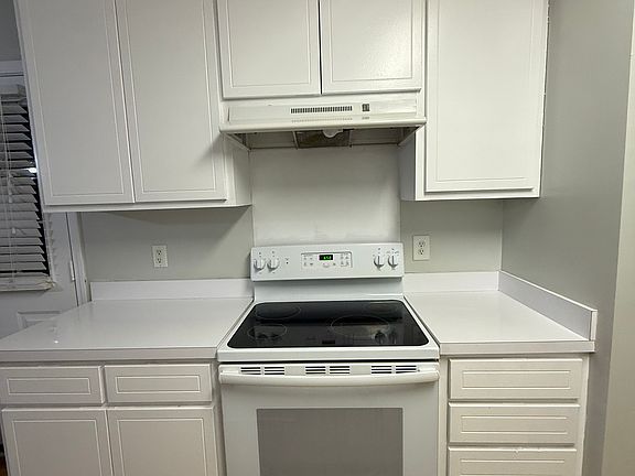 2nd image of 4741 Primrose Pl