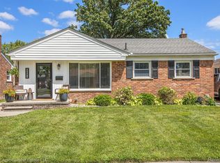22569 Kipling St, Saint Clair Shores, MI 48080