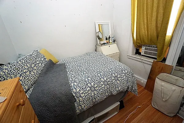 Rented by Universal Realty Group | media 8