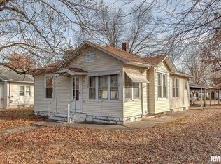 922 N 11th St, Murphysboro, IL 62966