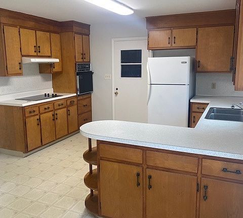 5th image of 14 Westview Road