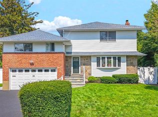14 Westminster Rd, Syosset, NY 11791
