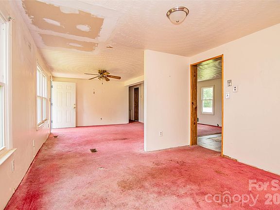 5th image of 129 Sandy Ridge Ln