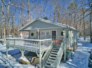 139 Hillview Pl, Shohola, PA 18458