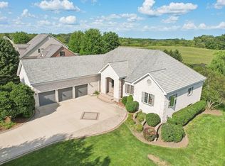 8757 Country Shire Ln, Spring Grove, IL 60081