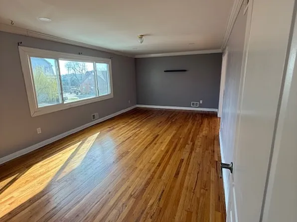 (undisclosed Address), Elmwood Park, NJ 07407