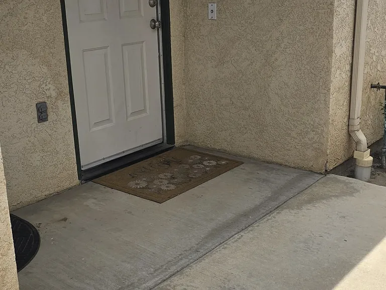741 E King Ave #B — Photo 4